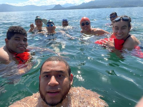 Socios del Club Coromac en Entrenamiento de Natación en aguas abiertas